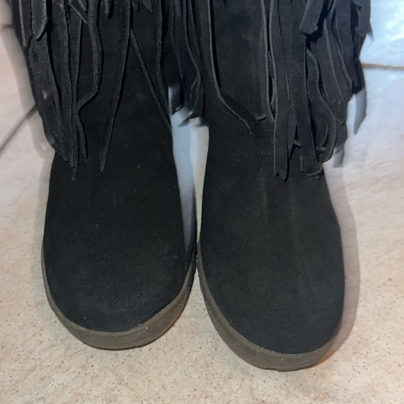 Bearpaw- Sundown - black suede fringe boots- 7 - Picture 9 of 9